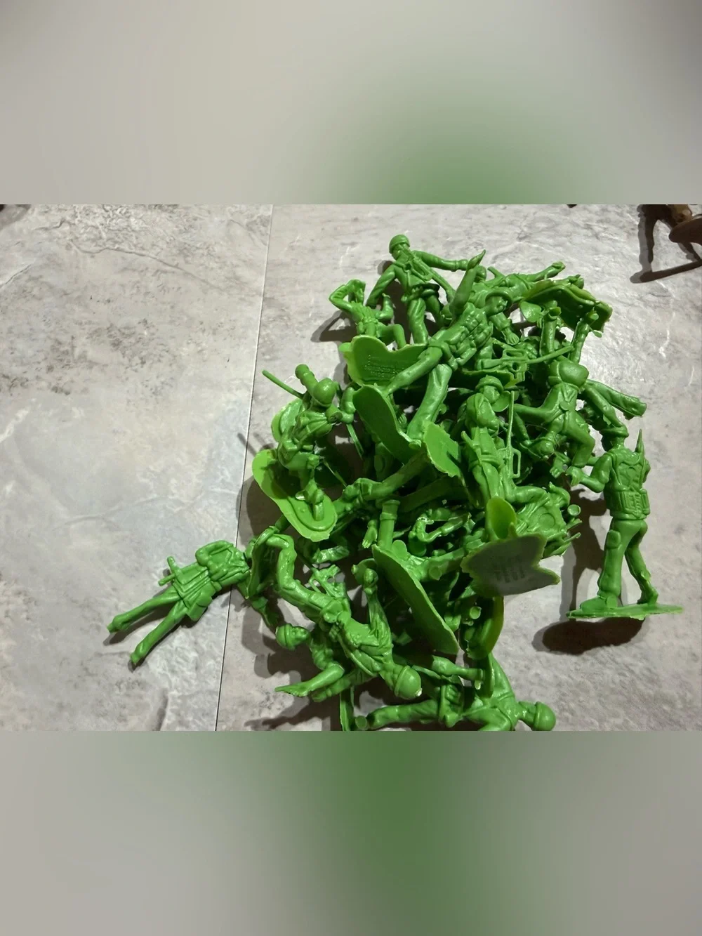 Large Vintage Style Plastic Toy Army Men Playset with Tanks & Towers, 188+